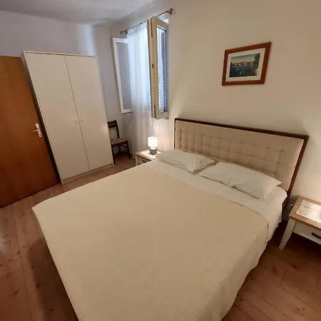 Apartment Nada - 150 M From Sea Mali Lošinj
